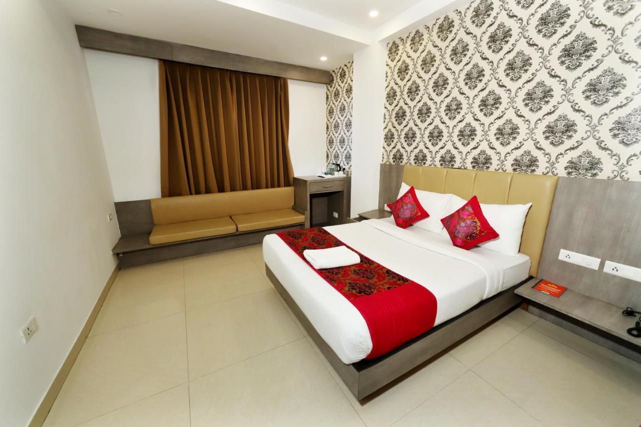 Almati - Near Delhi Airport Hotel 3*