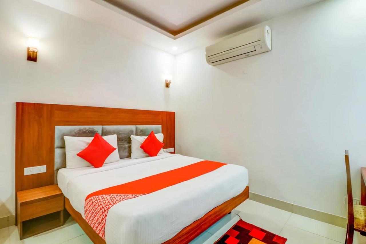 Airport View Hotel 3*