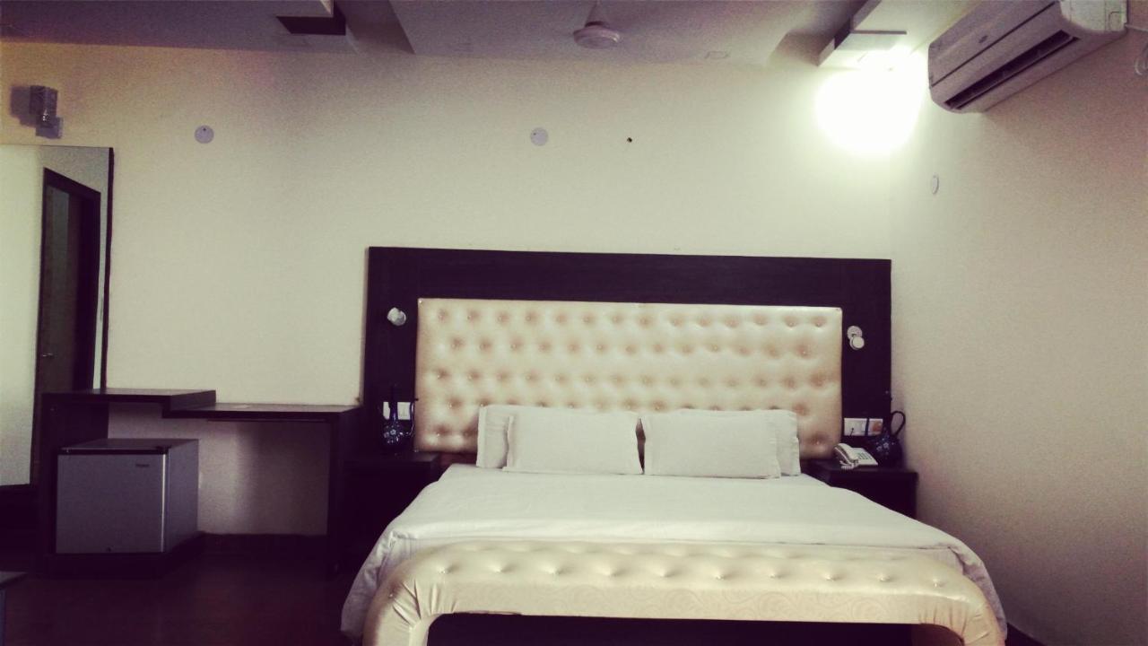 Kapoor Guest house 3*