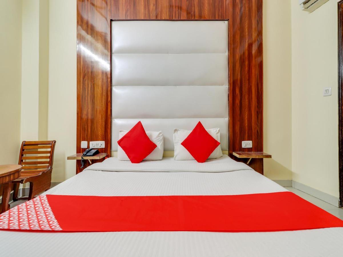 Hotel Fabhotel Luck Residency Delhi Airport 3*
