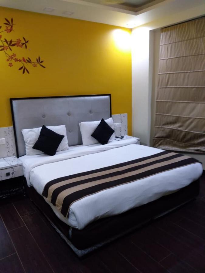 Pitrashish Premium - Staff Vaccinated Hotel Delhi (National Capital Territory of India)