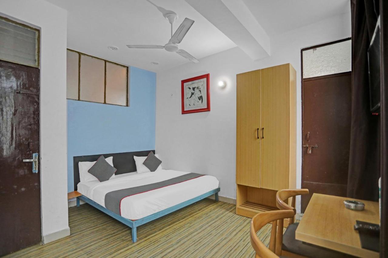 Collection O Jps Near Pvr Vikaspuri Hotel