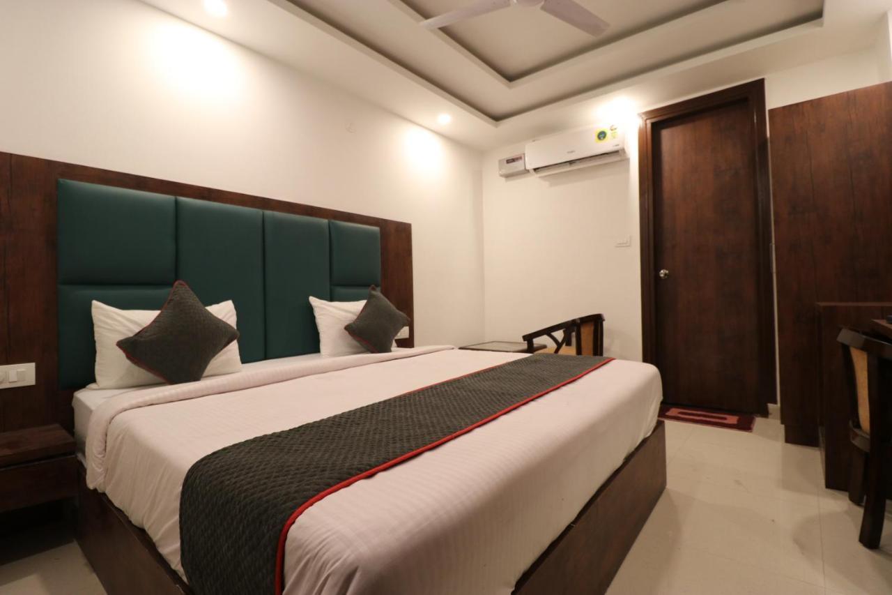 Cozy Cave 3* New Delhi
