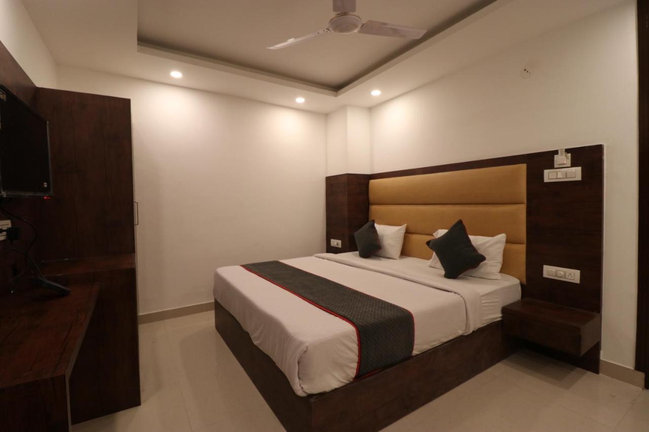 Cozy Cave New Delhi