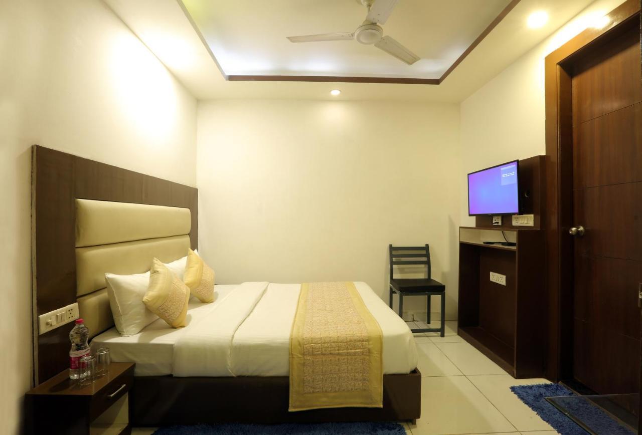 Bed & Breakfast Qualia Suites At Delhi Airport *