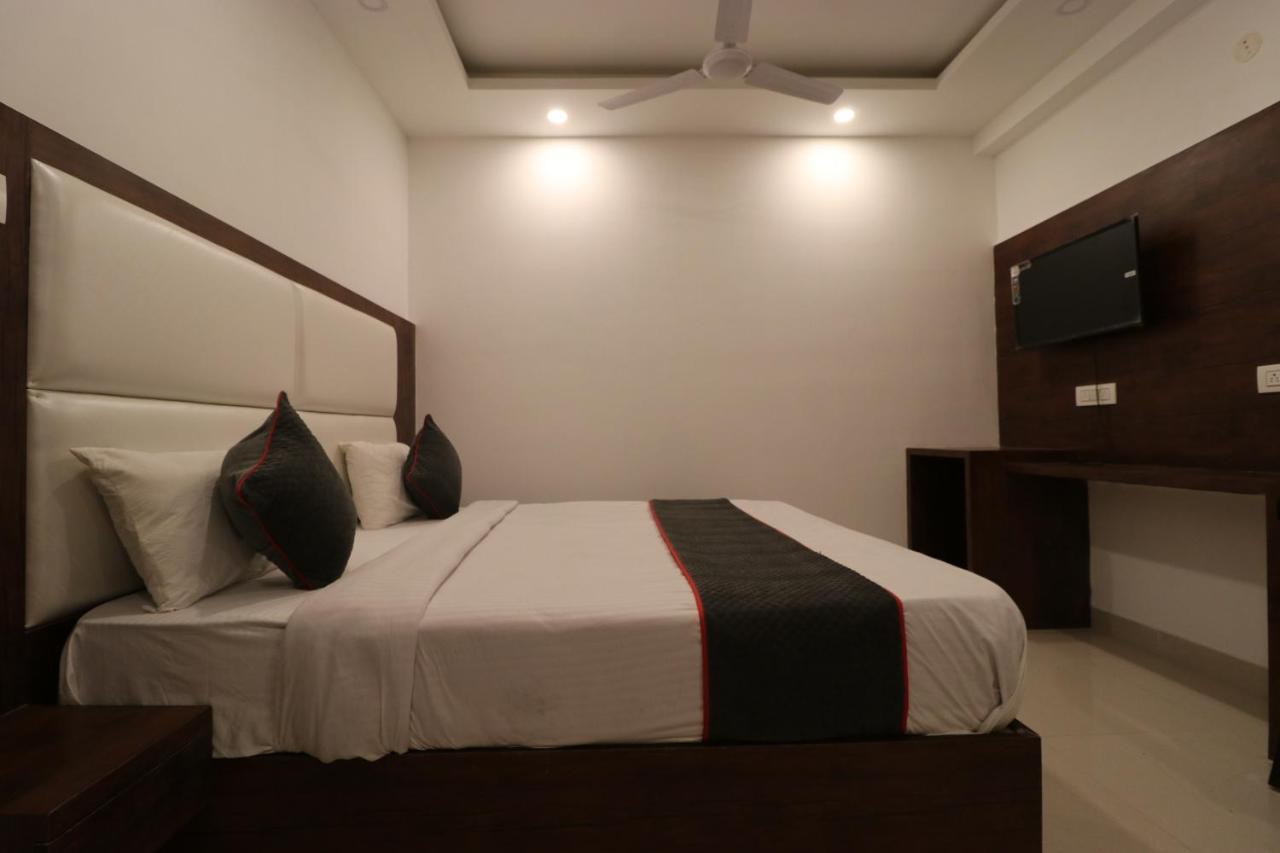 Cozy Cave Hotel 3*