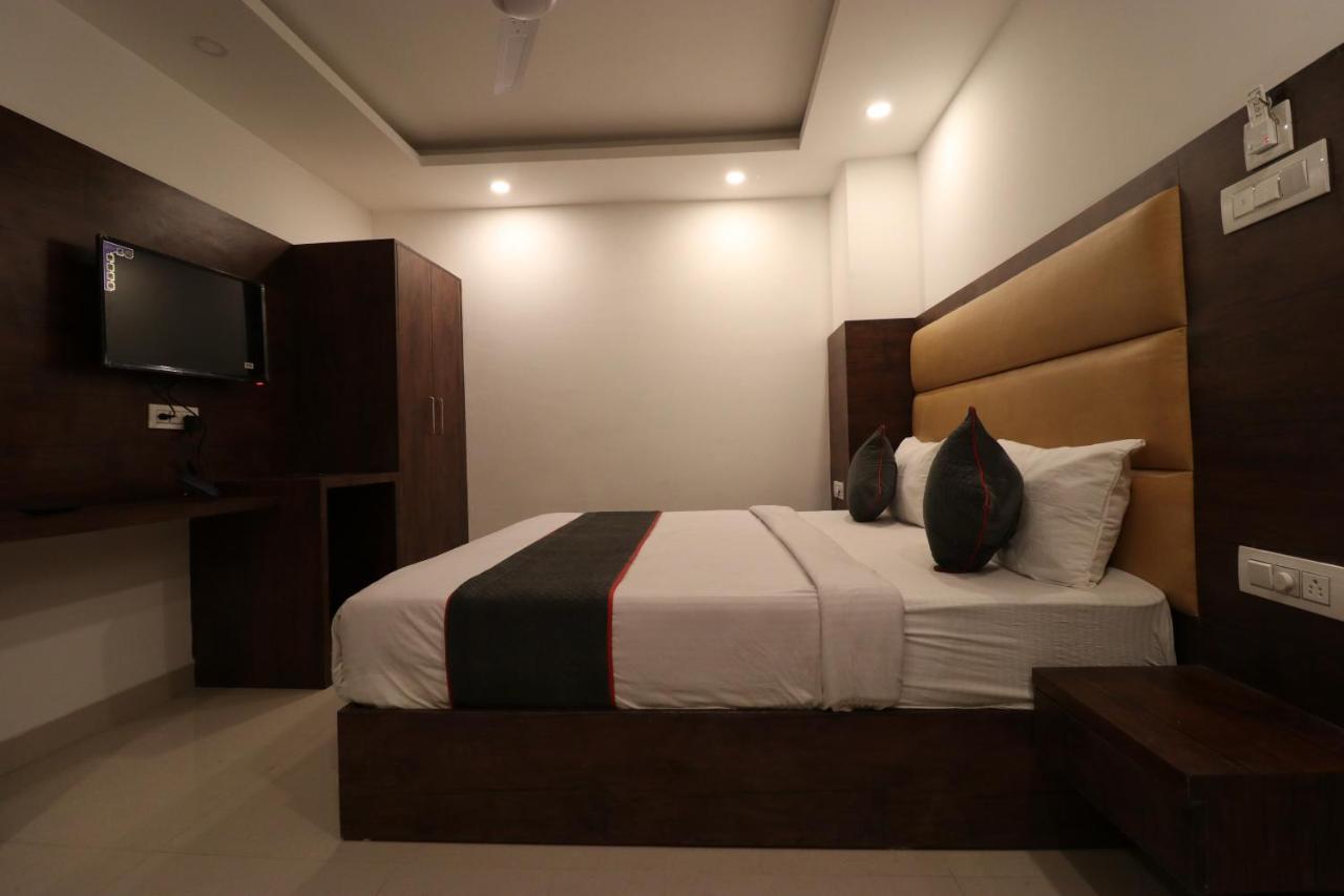 Cozy Cave 3* New Delhi