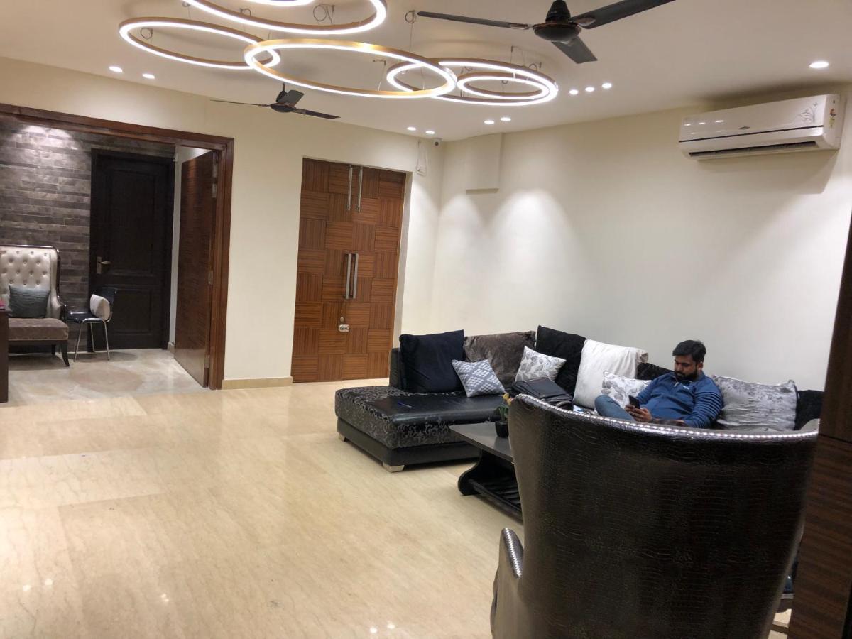 Apartment In Airb&b - Divine Service New Delhi