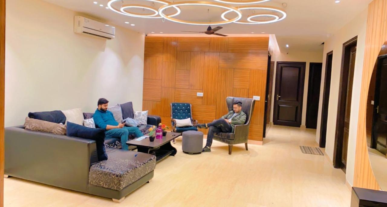 In Airb&b - Divine Service * New Delhi
