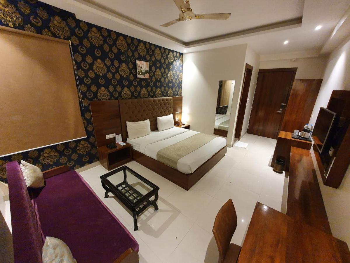 Whitepod Luxury Aerocity Delhi Airport Hotel 4*