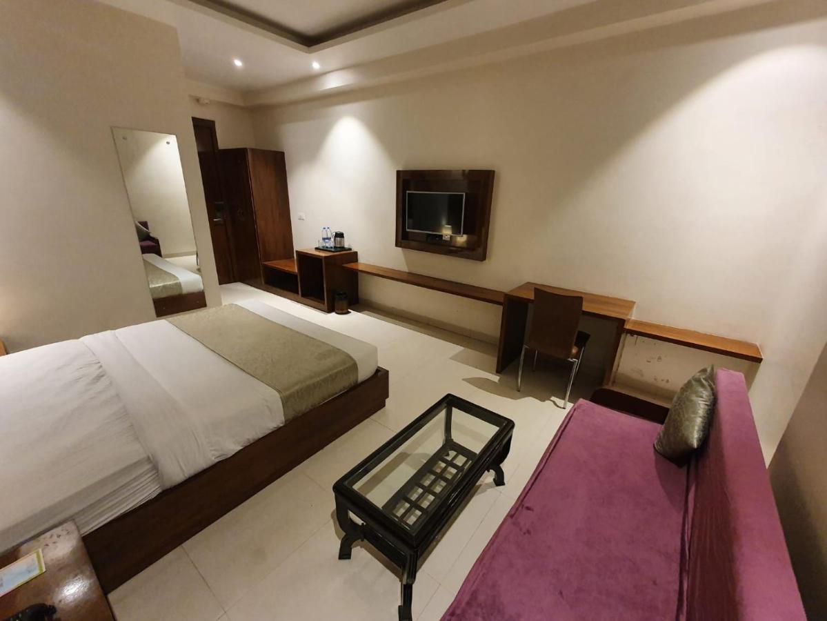 Whitepod Luxury Aerocity Delhi Airport Hotel 4*