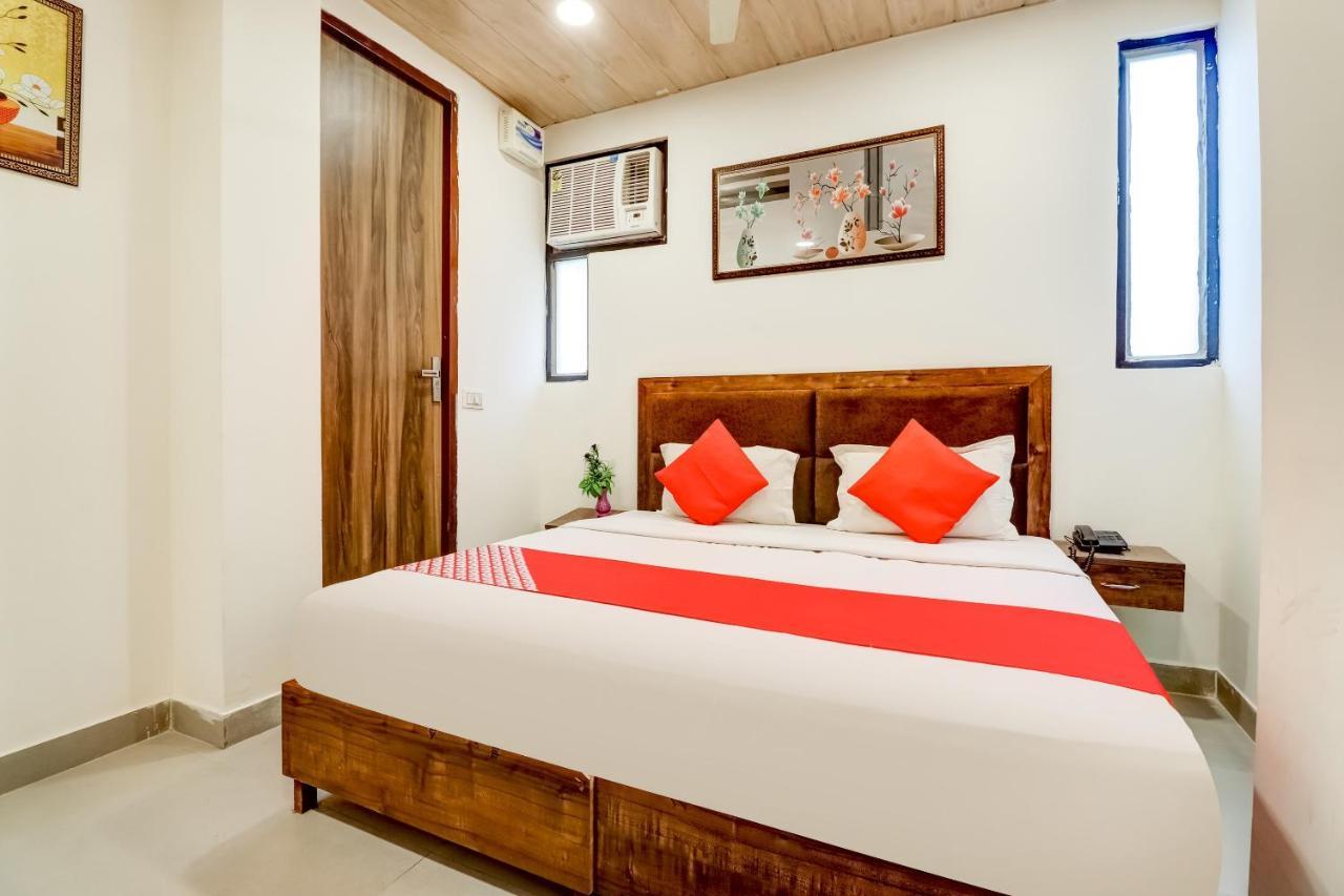 Hotel Oyo Ramada Near Dashrath Puri Metro Station New Delhi