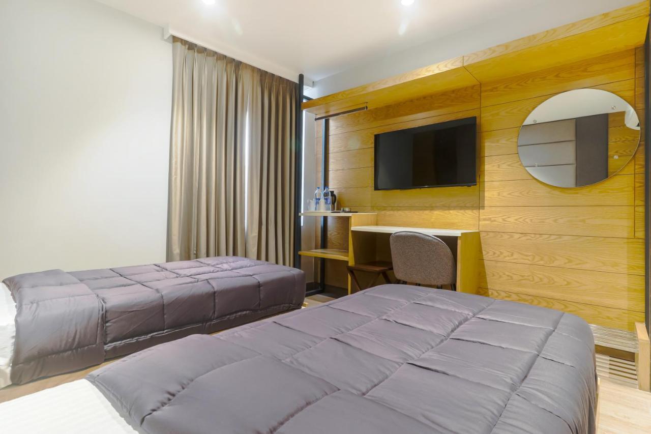 Hotel Bricks, Karol Bagh, New 3*