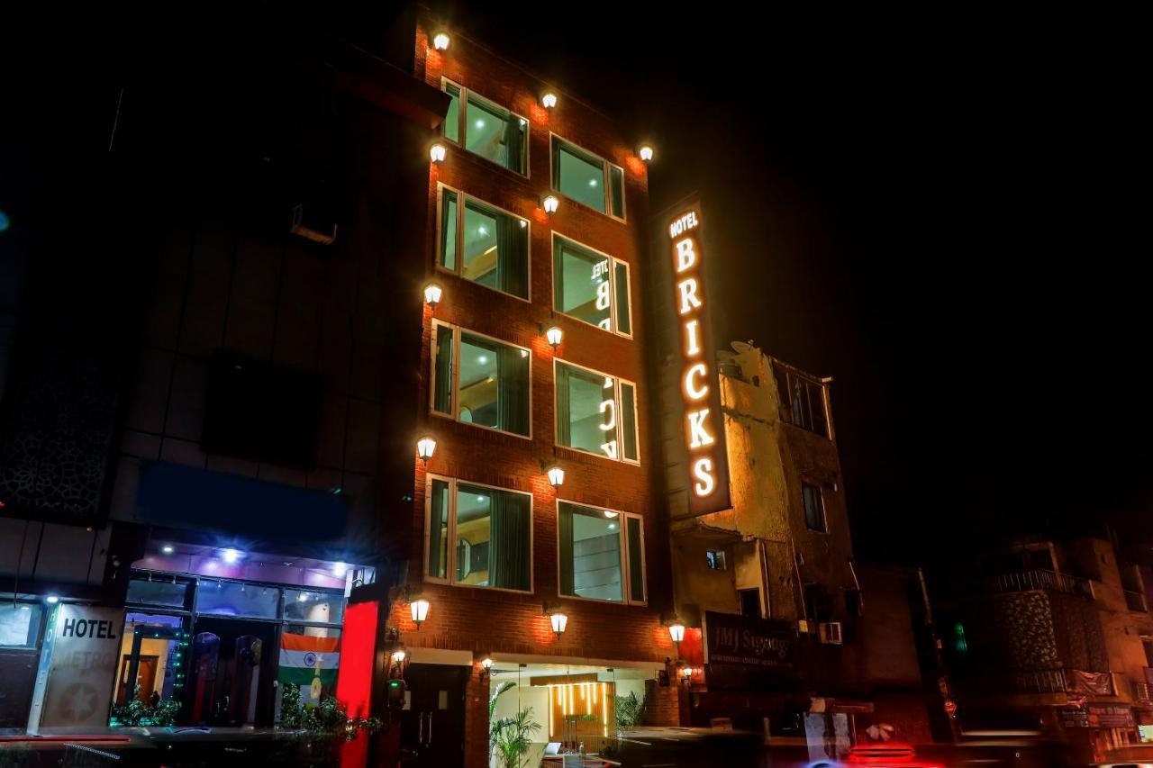 Bricks, Karol Bagh, New 3*