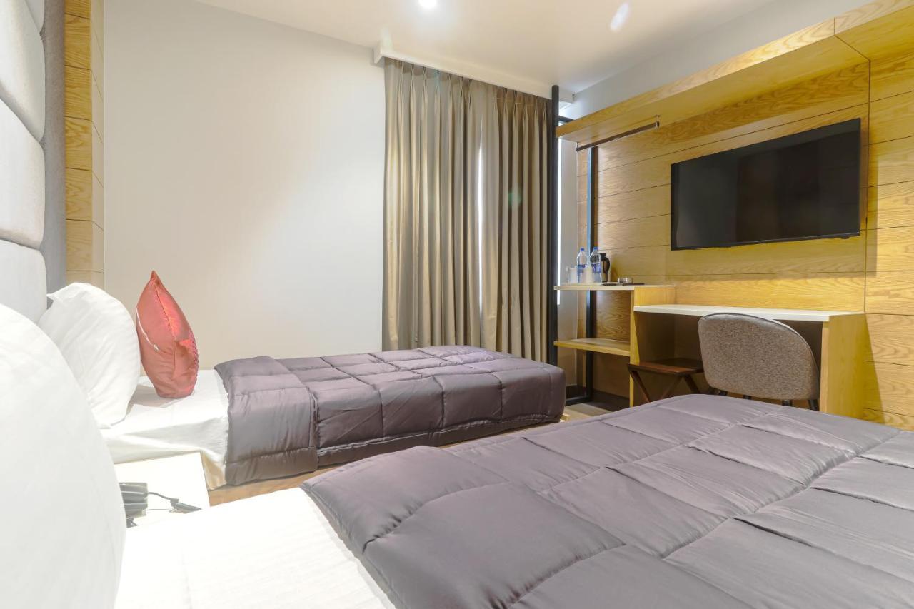 Bricks, Karol Bagh, New 3*