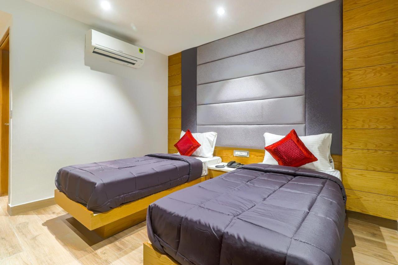 Bricks, Karol Bagh, New 3*