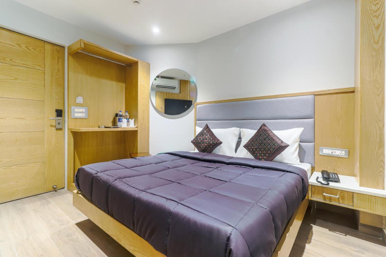 Bricks, Karol Bagh, New Hotel Delhi (National Capital Territory of India)