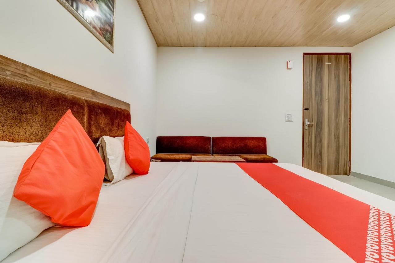 Oyo Ramada Near Dashrath Puri Metro Station 3*