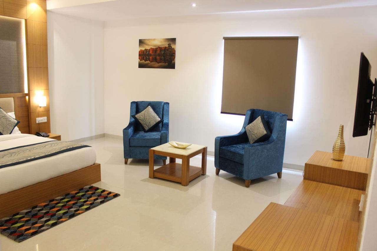 International By Star Group - Near Delhi Airport 3*