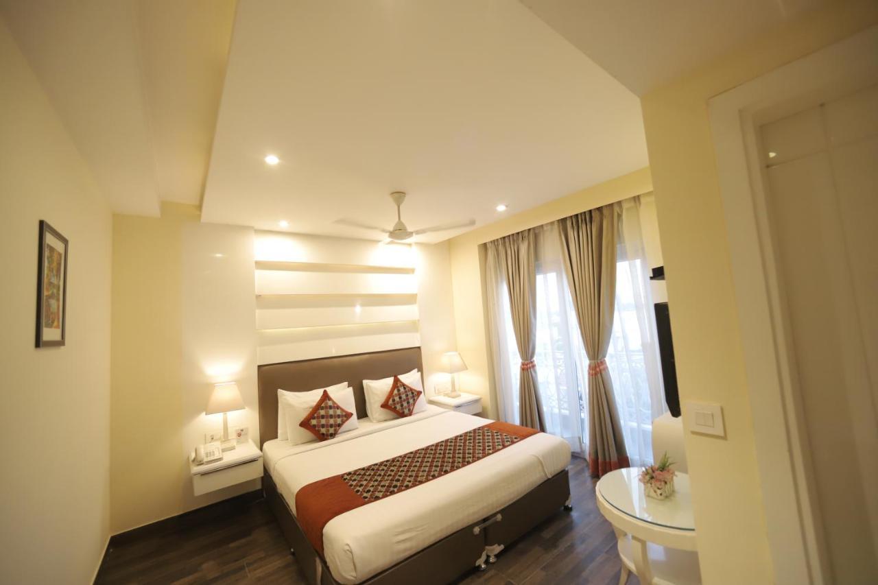 Picasso Prive Naraina Delhi - Couple Friendly Local Ids Accepted