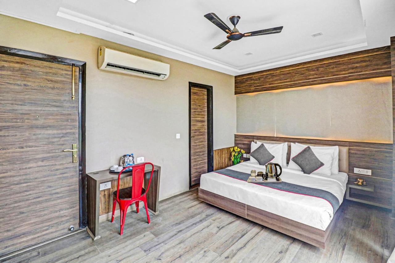 Townhouse 450 Dwarka 4*