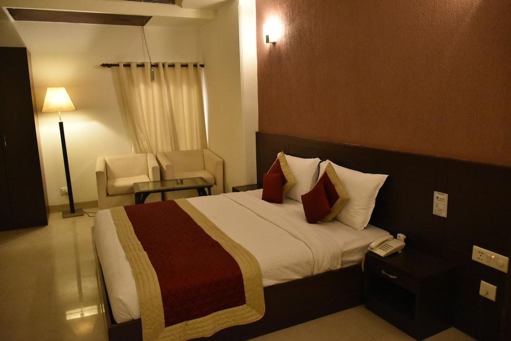 The Impress Near Delhi Airport