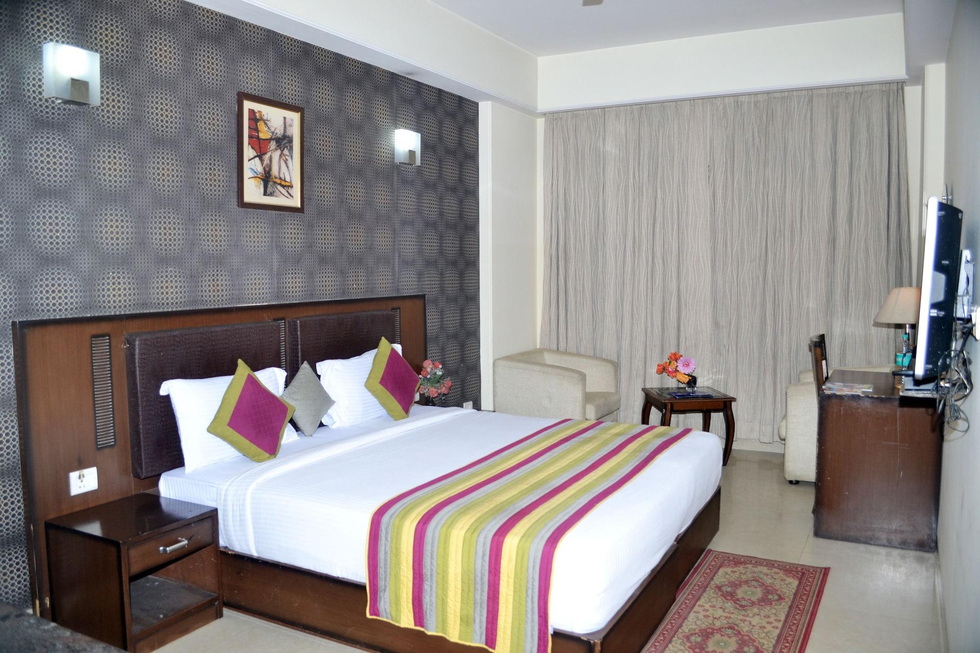 Hotel Smart Plaza Delhi Airport 4*