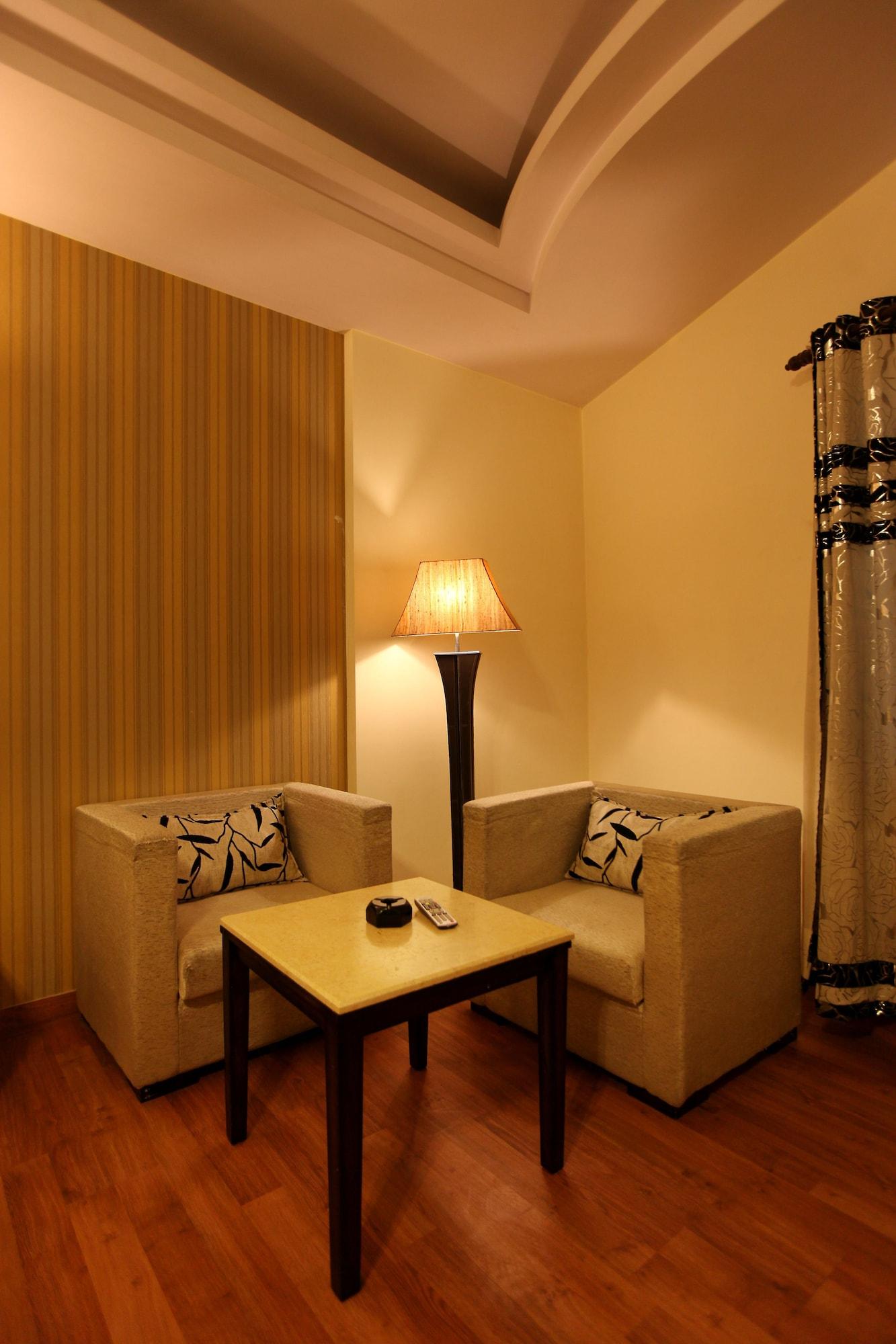 The Class, Delhi Airport 3*