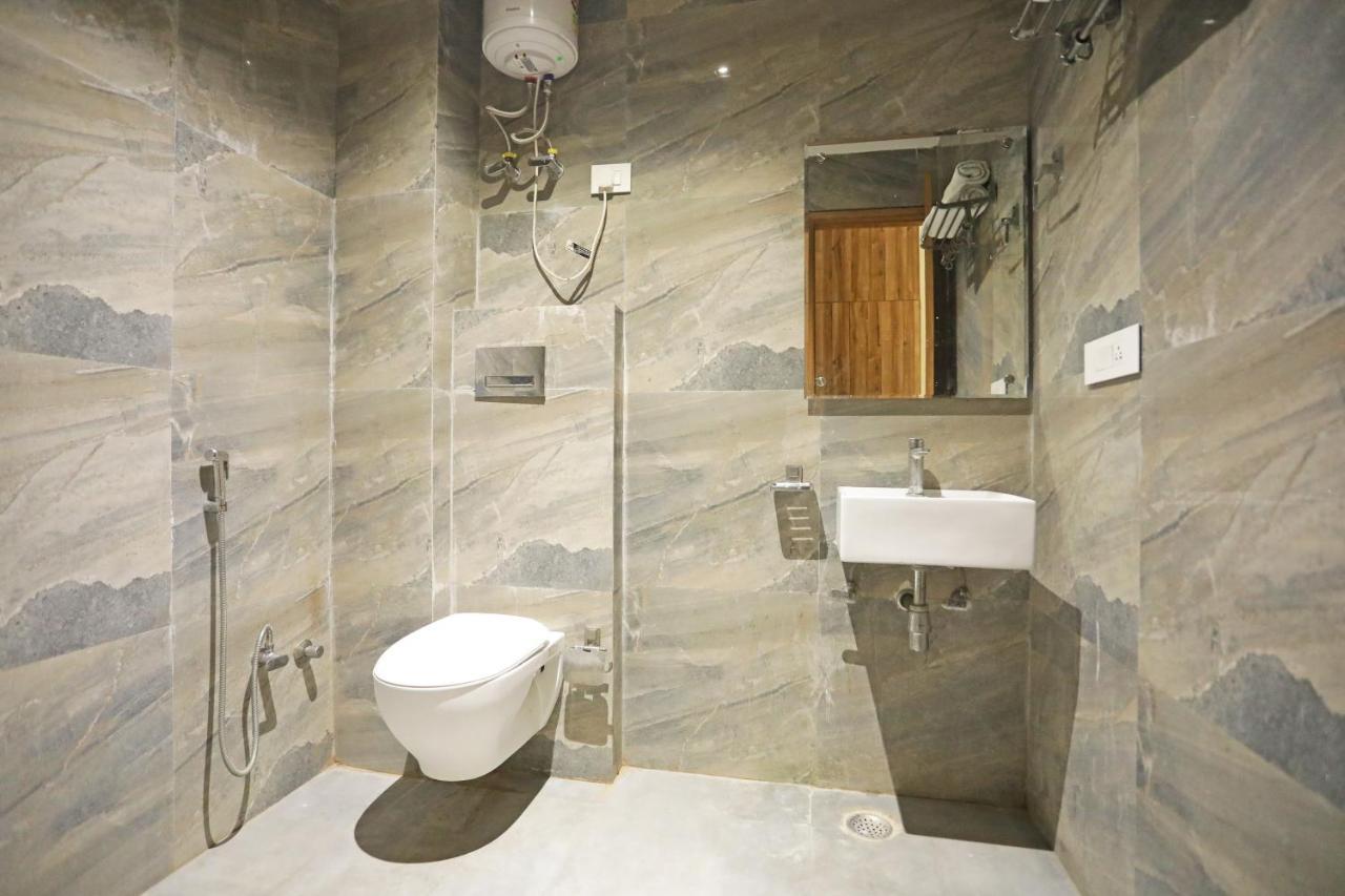 Goodluck Suites Near Delhi Airport Hotel