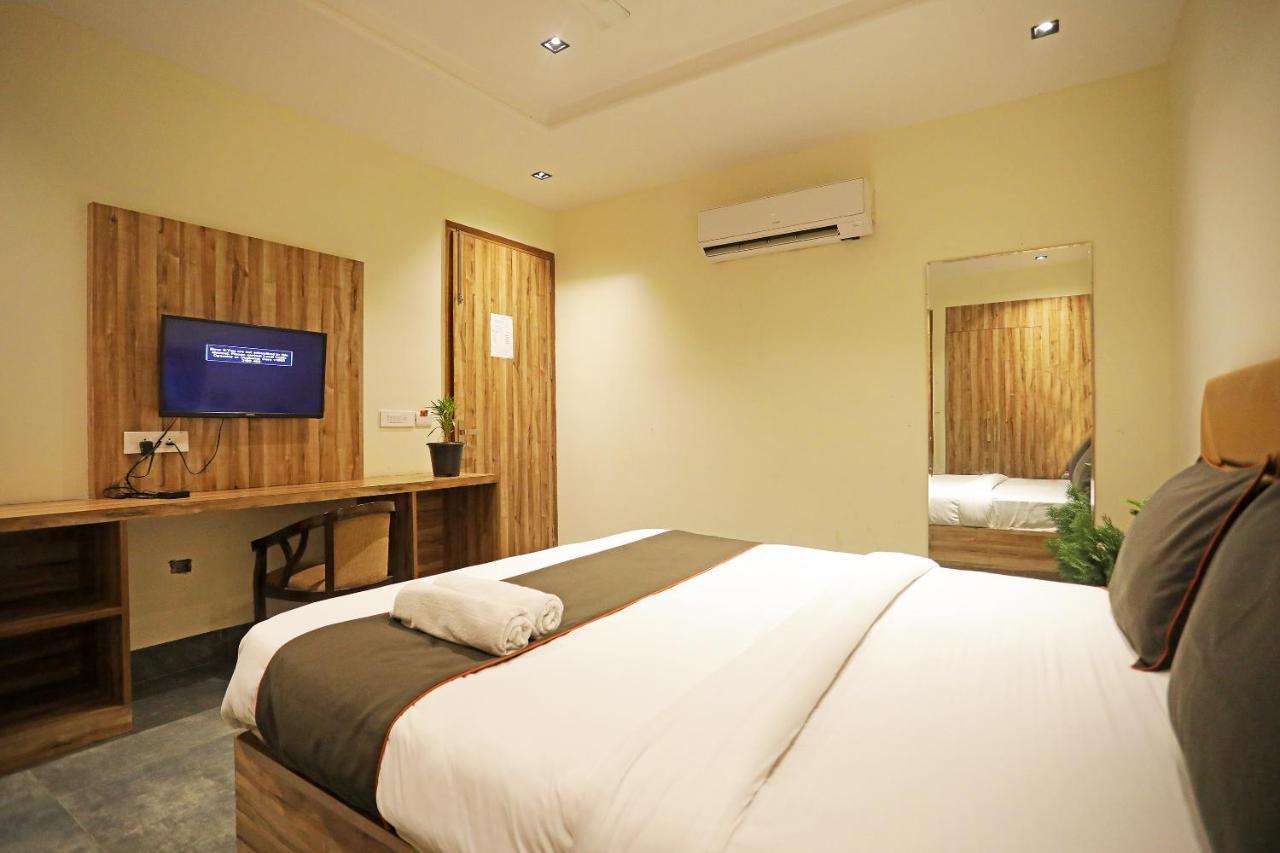Goodluck Suites Near Delhi Airport Hotel 4*