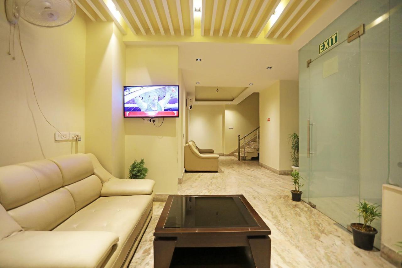 Hotel Goodluck Suites Near Delhi Airport 4*