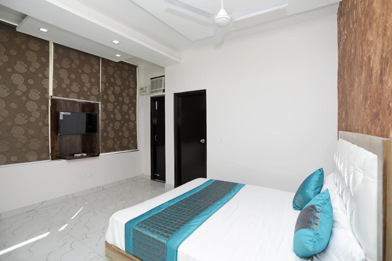 Hotel Oyo 12673 The Diplomat Delhi (National Capital Territory of India)