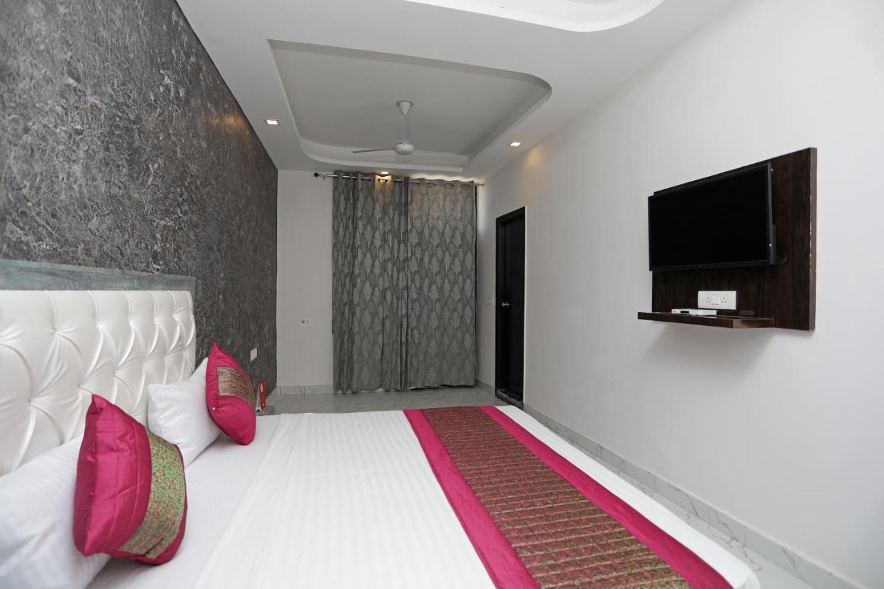 Hotel Oyo 12673 The Diplomat Delhi (National Capital Territory of India)