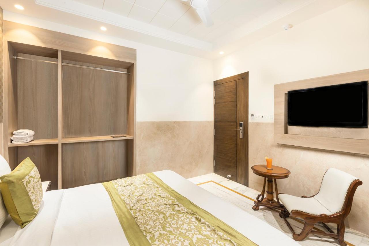 Hotel Star By Star Group- Near Delhi Airport Nova Deli