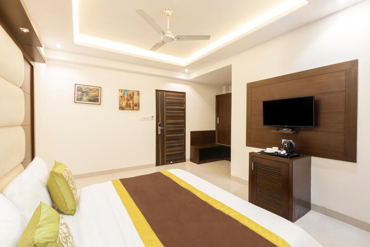Hotel Star By Star Group- Near Delhi Airport Nova Deli