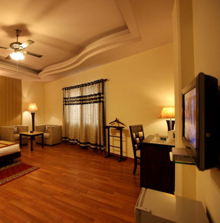 The Class, Delhi Airport Hotel