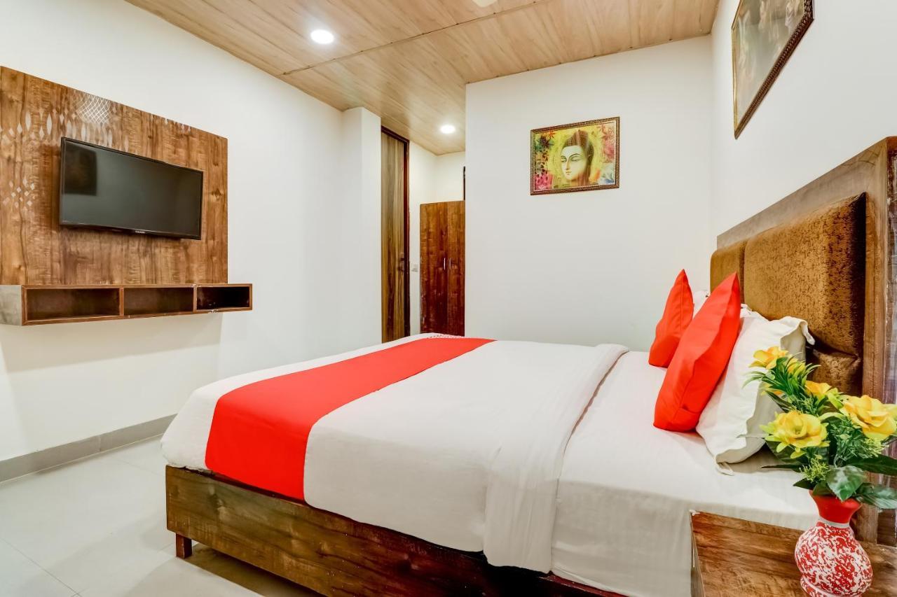Oyo Ramada Near Dashrath Puri Metro Station 3*