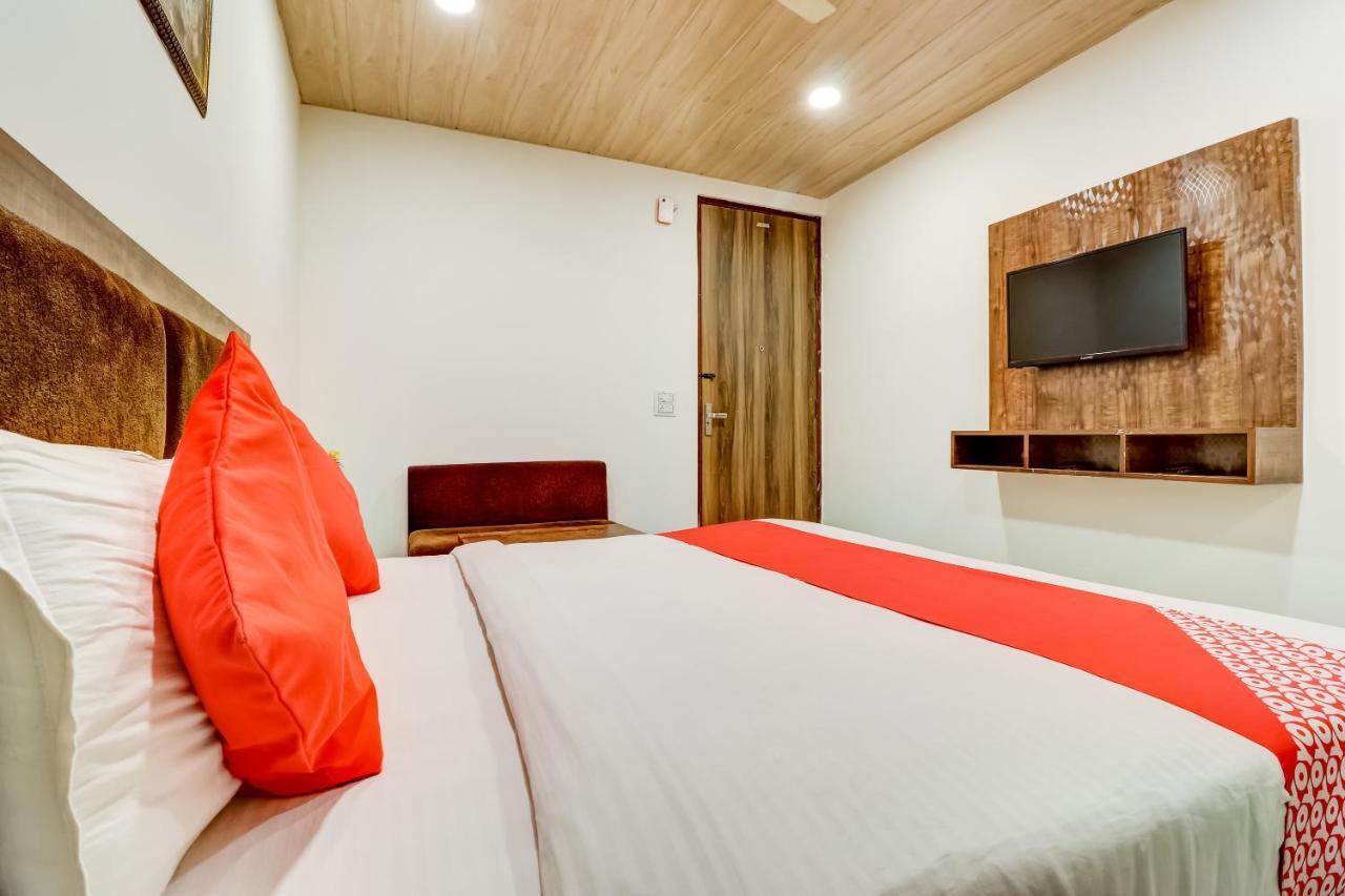 Oyo Ramada Near Dashrath Puri Metro Station Hotel