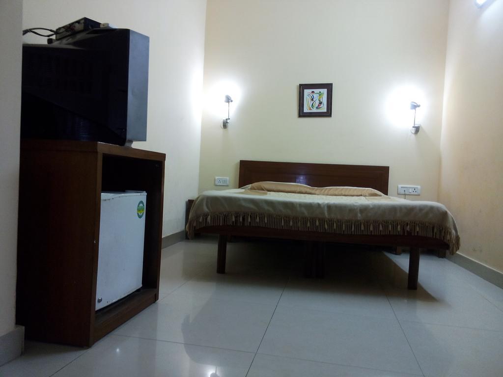 Airport Hotel 2*