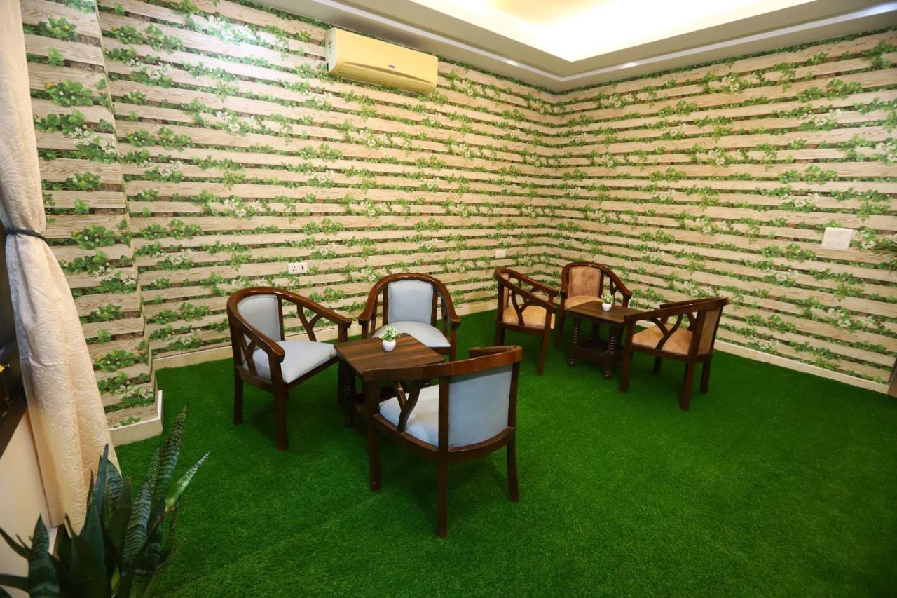 Nature View Park Metro Couple Friendly Hotel Nova Deli