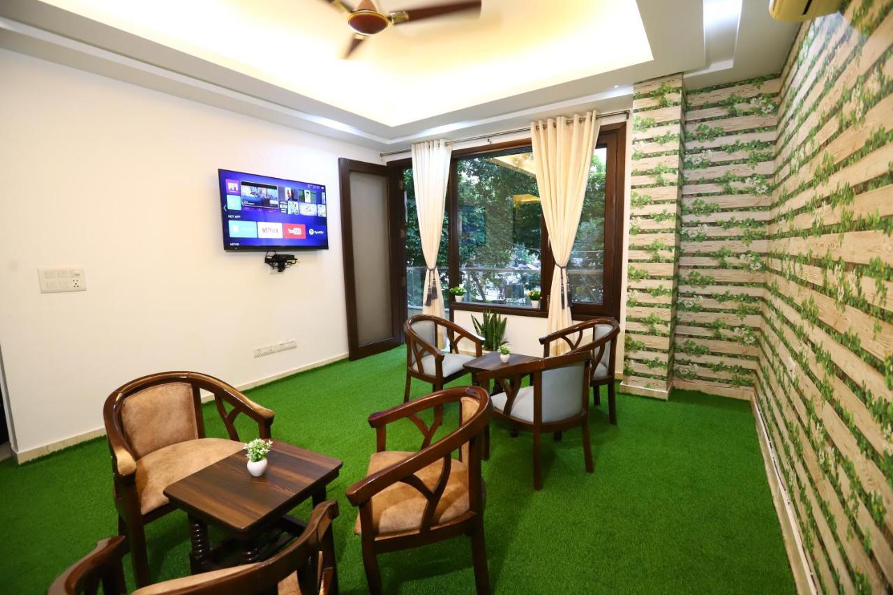 Hotel Nature View Park Metro Couple Friendly Nova Deli