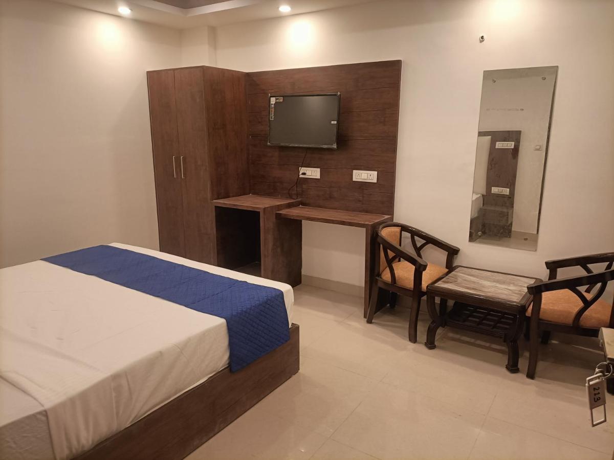 Hotel Tej Plaza ,a Family Near Igi Airport Delhi 4*