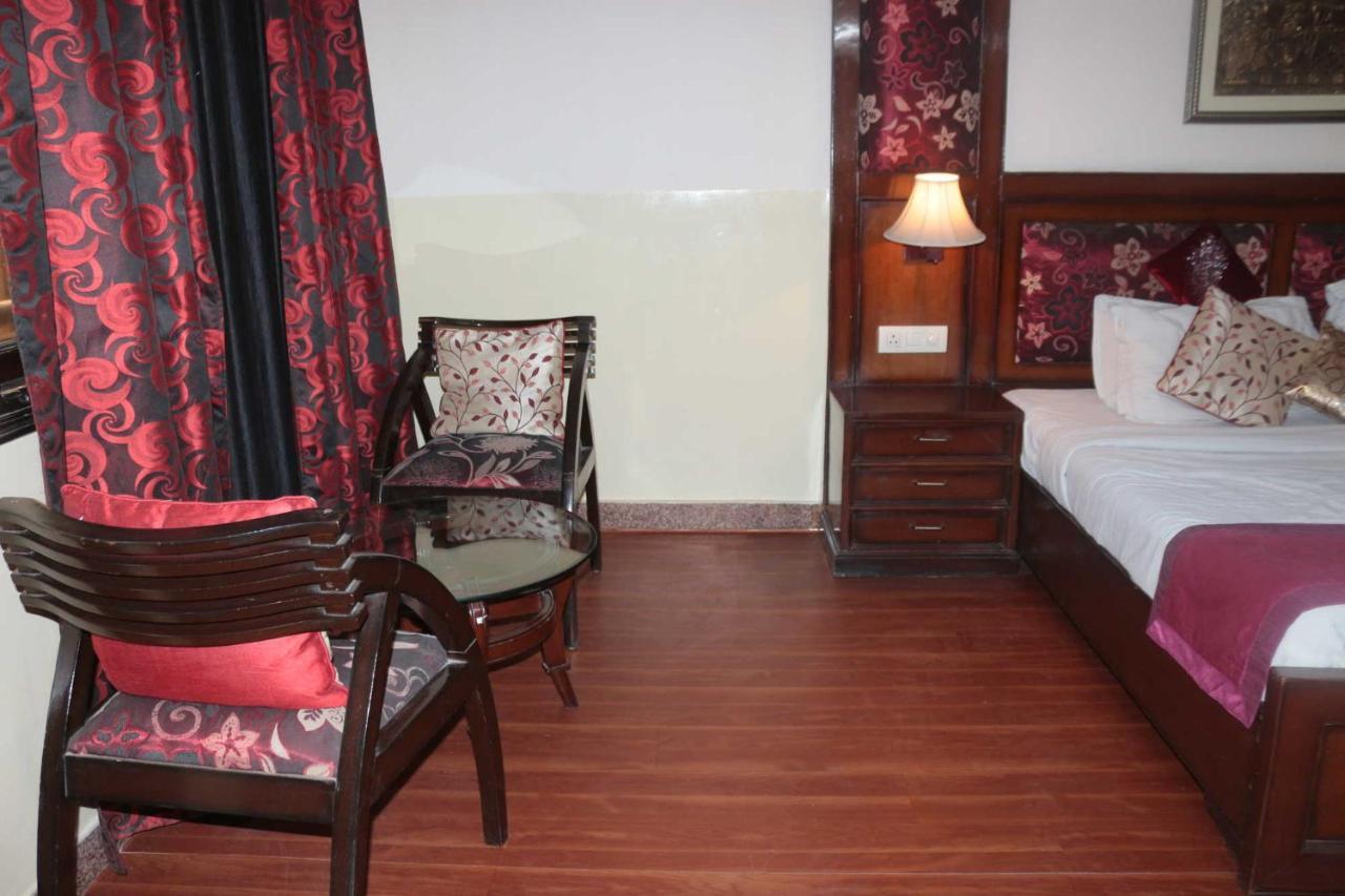 New Empire Hotel *