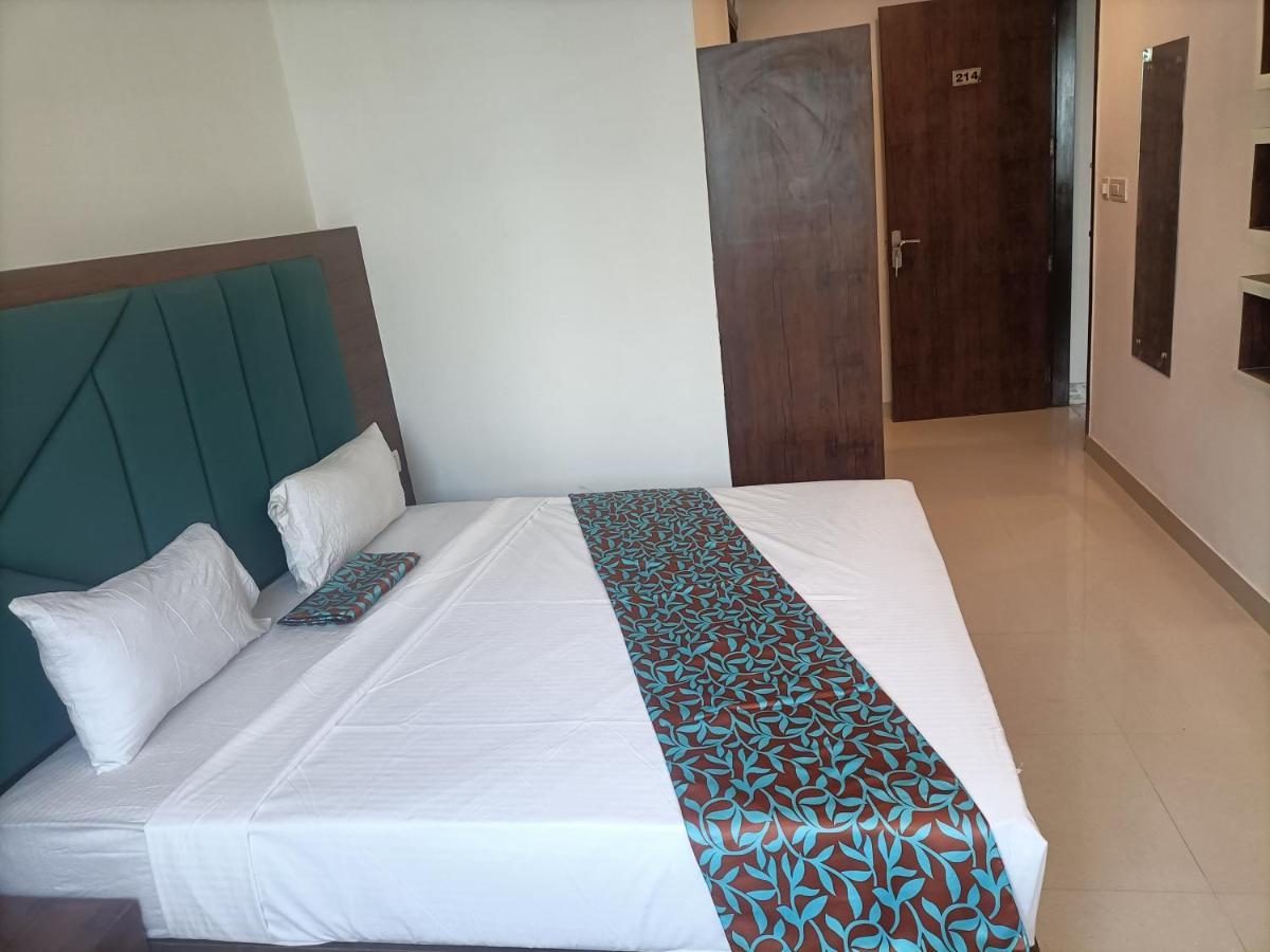 Tej Plaza ,a Family Near Igi Airport Delhi 4* New Delhi