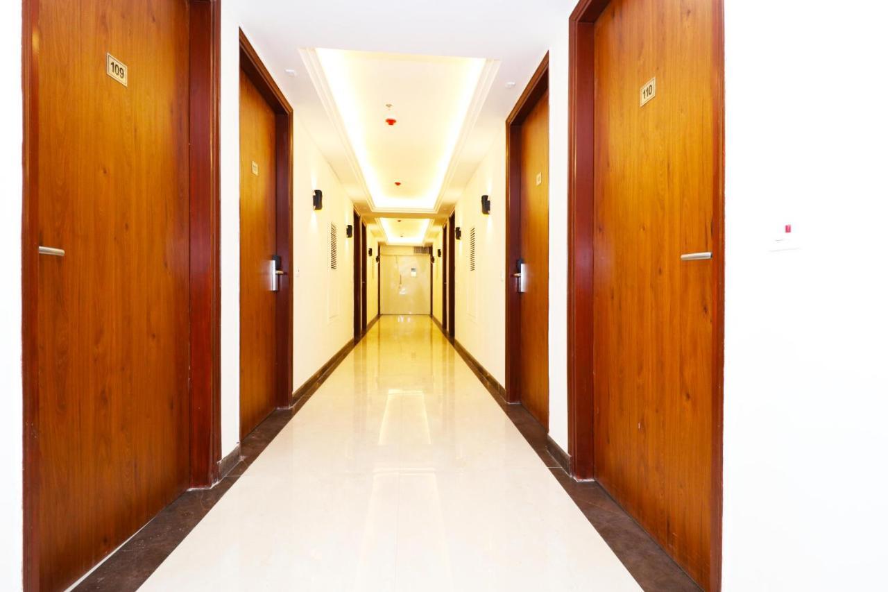 Leo Saffron - Pitampura Hotel Delhi (National Capital Territory of India)