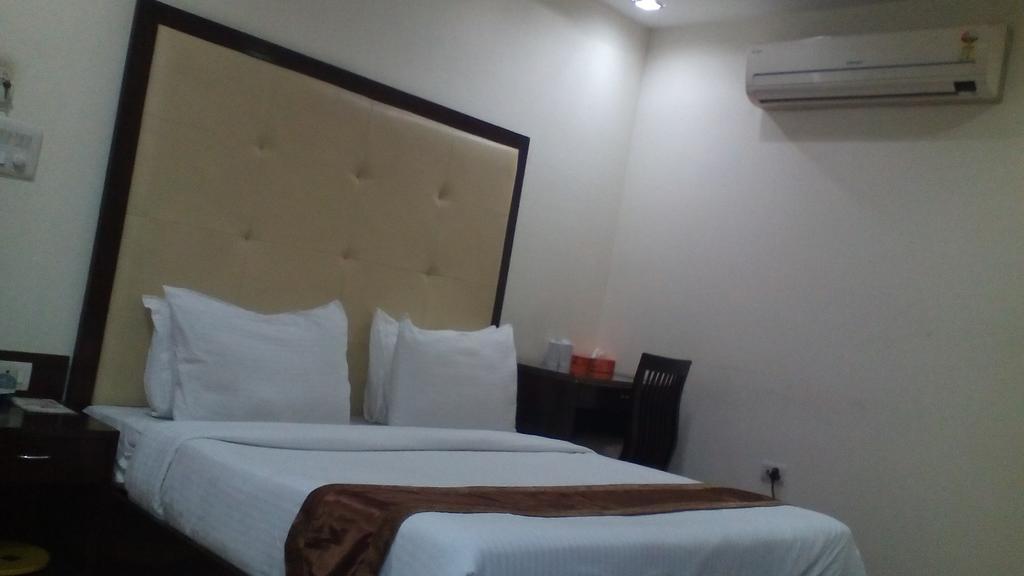 Veer Palace Hotel 2*