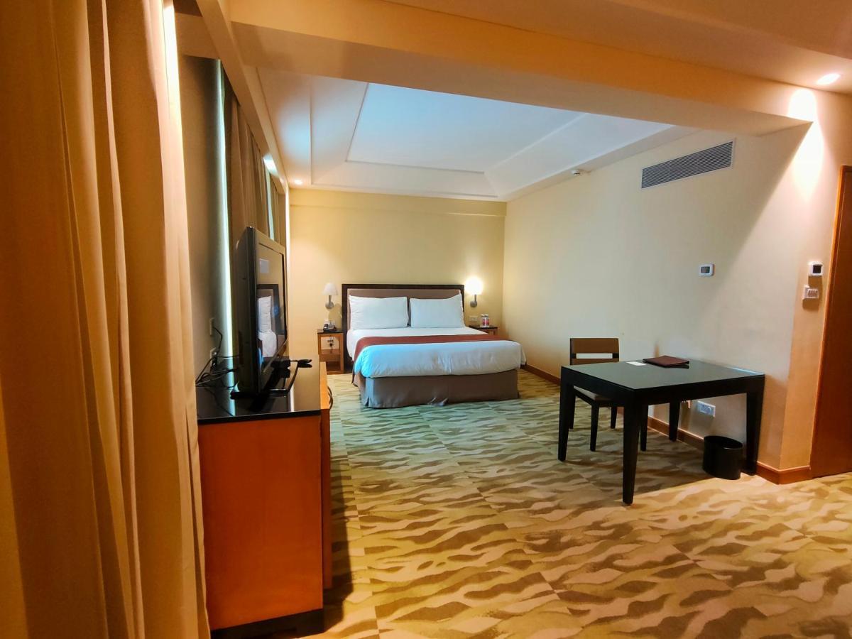 Hotel The Grand New Delhi