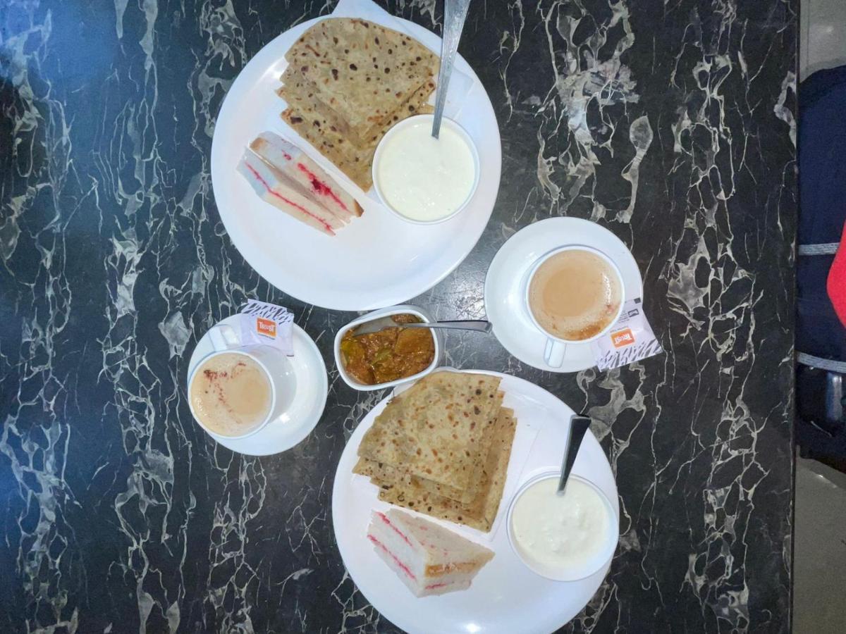 Acomodação com café da manhã  Aero Stay- Nova Deli