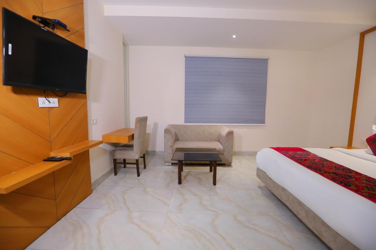 Stanley By Foxi Group- Near Delhi International Airport 4*