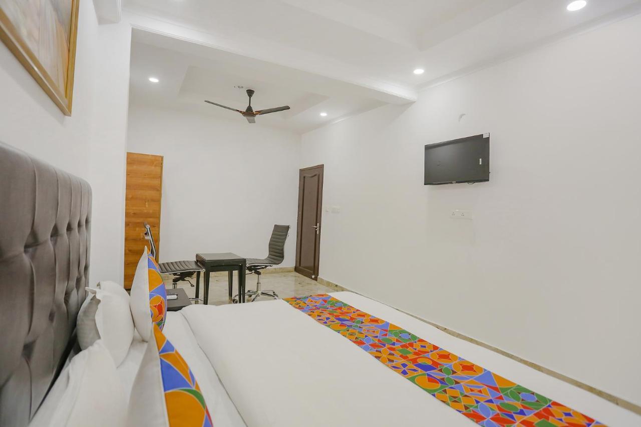 Fabexpress Taj Residency - Nr Yashobhoomi Convention Centre Hotel 3*